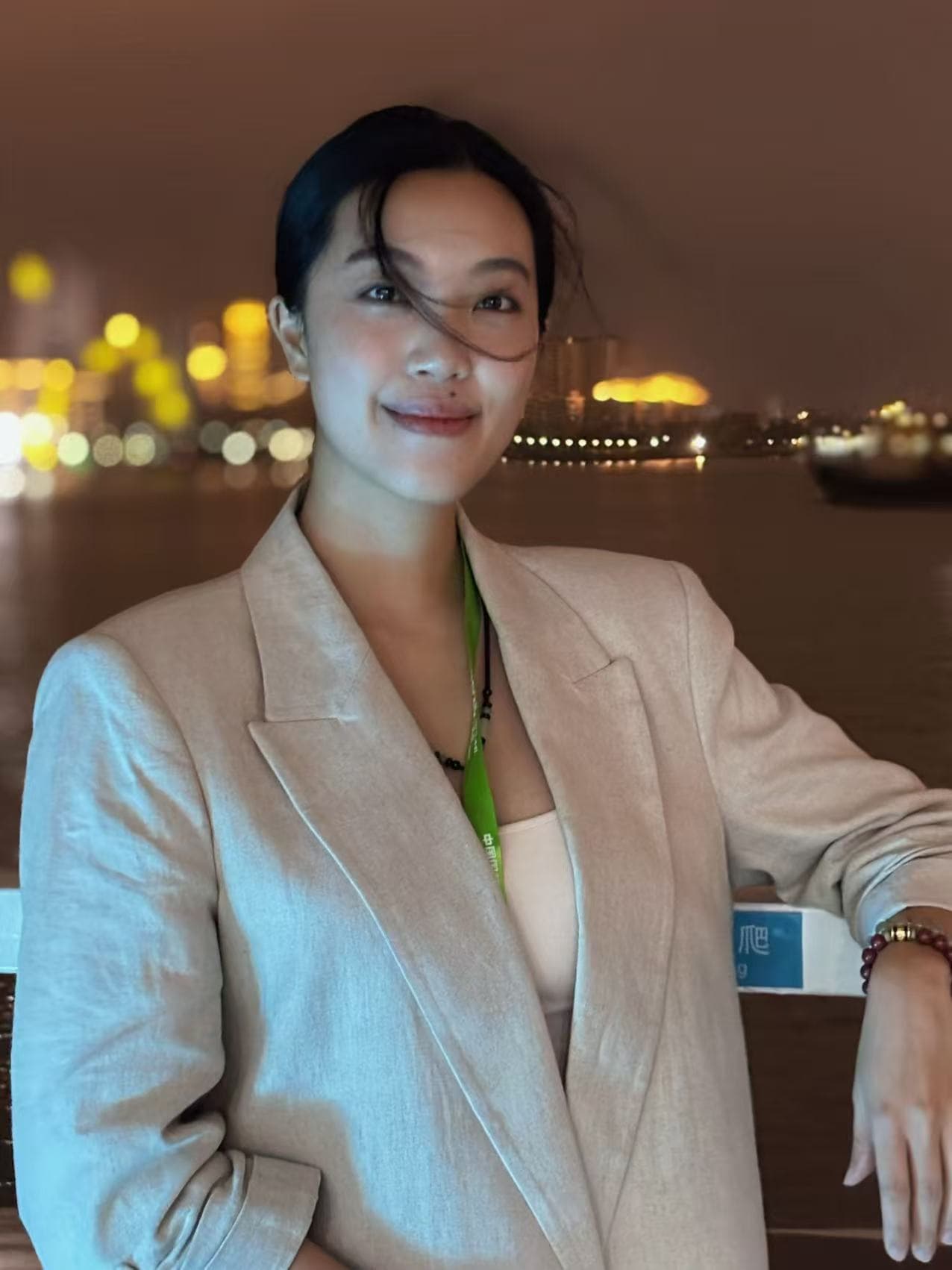 Traveller using local support while exploring China